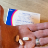 Paxlovid-Tabletten auf Hand