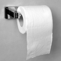 Toilettenpapierrolle auf einer Halterung