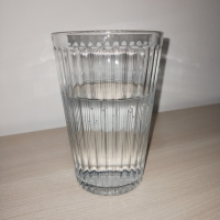 Glas mit Leitungswasser